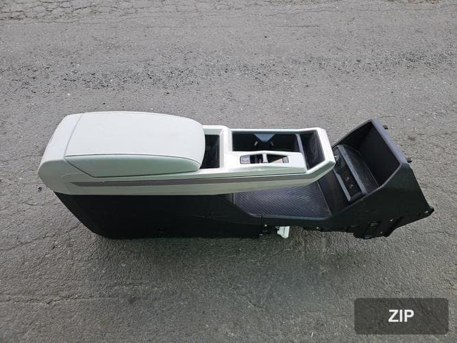 SsangYong Torres 2023 — консоль-бокс