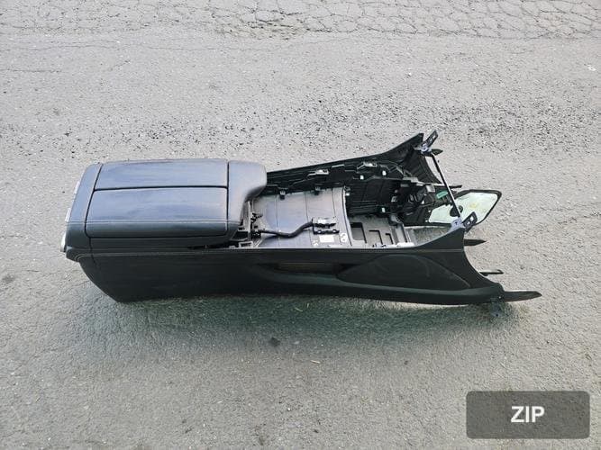 Genesis GV80 2021 — консольный ящик