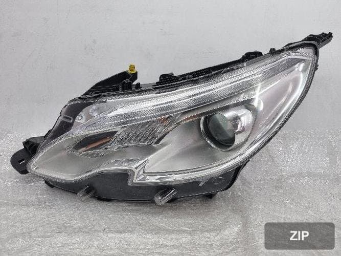 Peugeot 2008 2016 — фара левая