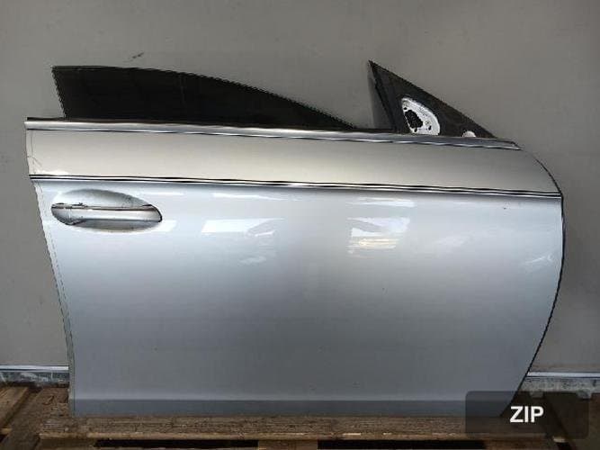 Mercedes-Benz CLS-Class 2010 — дверь передняя правая