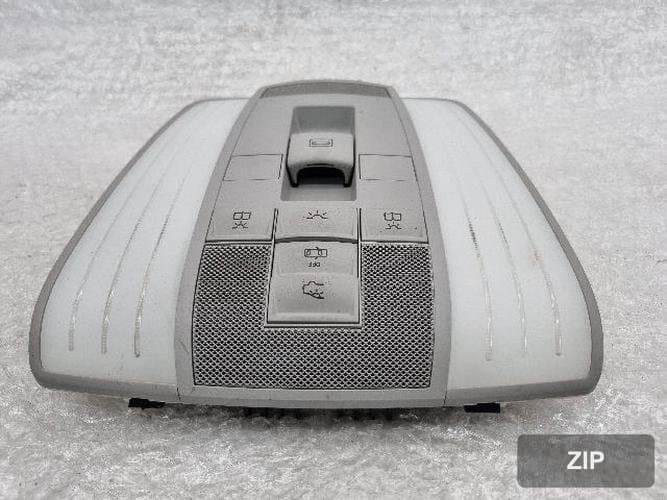 Mercedes-Benz E-Class W212 2011 — салонный светильник A2129003406