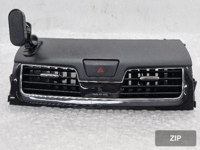 Nissan Altima 2016 — центральный дефлектор обдува 68750 3TA0A