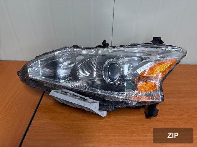 Nissan Altima 2013 — фара левая