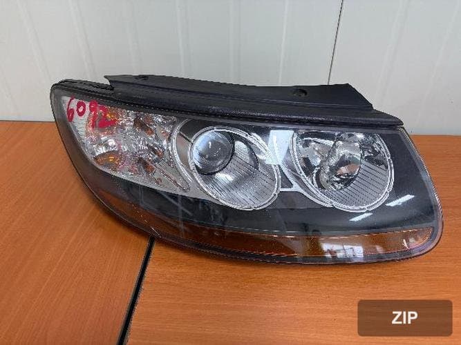 Hyundai Santa Fe 2008 — фара правая (4 контакта)