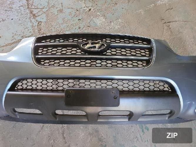 Hyundai Santa Fe 2006 — передний бампер с решеткой и противотуманными фарами