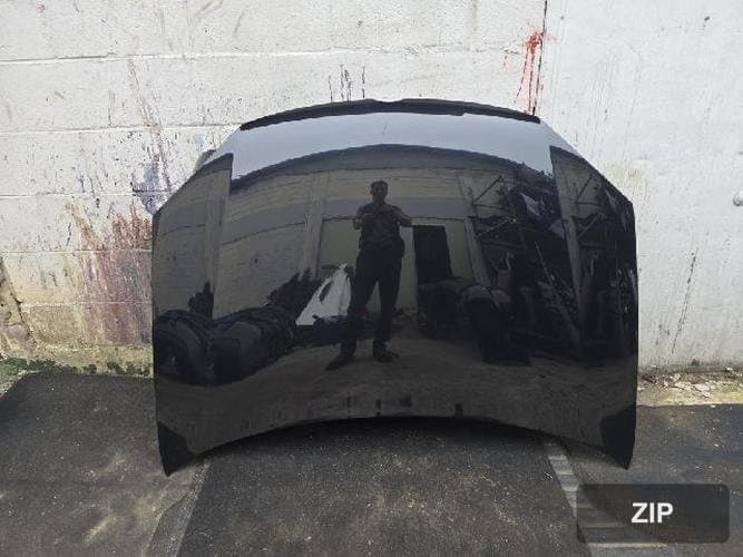 Volkswagen Golf 2008 — капот