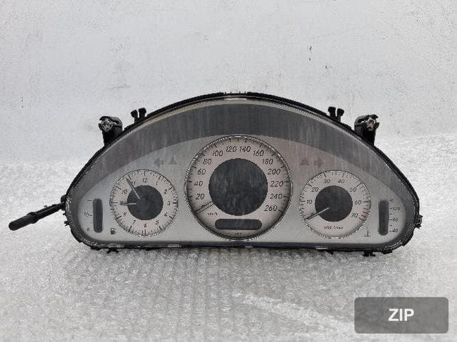 Mercedes-Benz E-Class 2006 — щиток приборов A2115401748