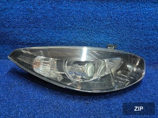Renault SM3 2013 — фара правая 260106896R