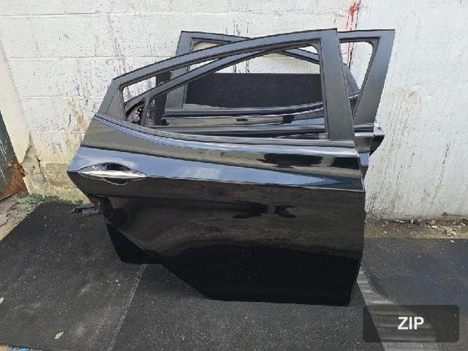 Hyundai Avante 2013 — задняя дверь правая