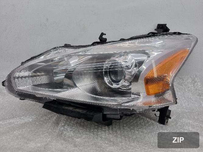 Nissan Altima 2013 — фара левая (HID)