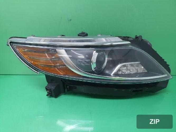 Ford MKS 2014 — фара правая DA53-13005-AN 2