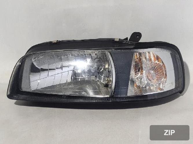 Renault SM5 2004 — фара левая