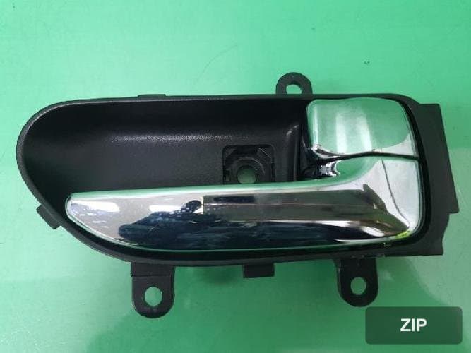 Nissan Rogue 2010 — уловитель двери задний