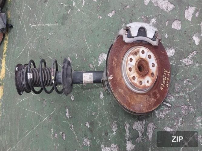Audi A3 2020 — передний кулак (правый) 5Q0407254A