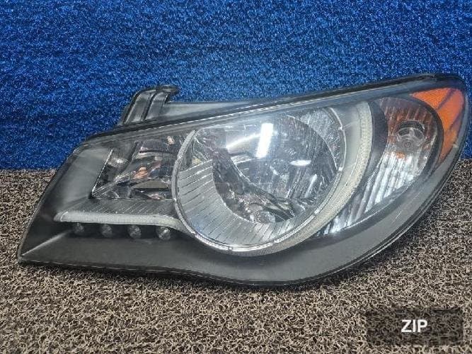 Hyundai Avante 2011 — фара левая