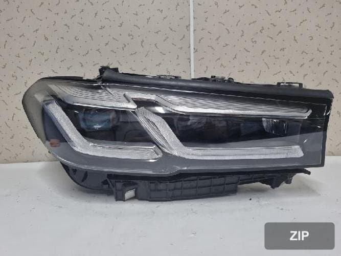 BMW 5 Series 2022 — фара правая 63115A388C8