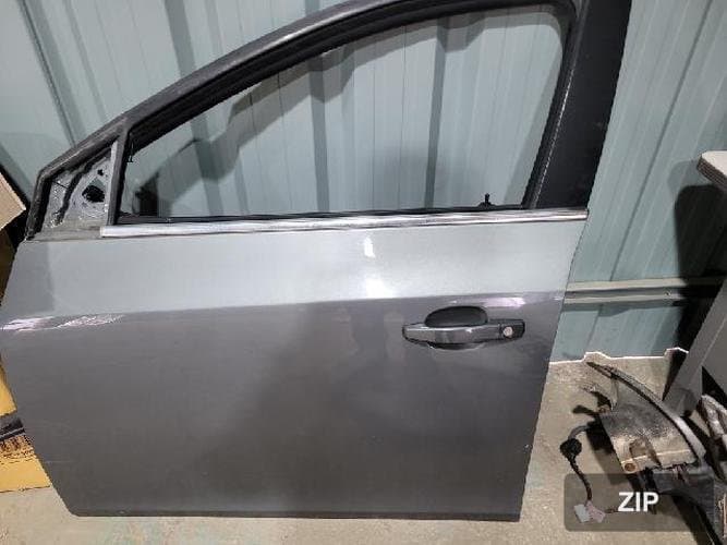 Chevrolet Cruze 2010 — дверь передняя левая (водительская)
