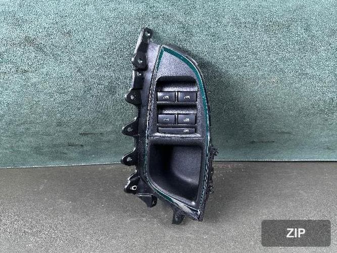 GM Daewoo Cruze 2017 — кнопка стеклоподъёмника передняя левая