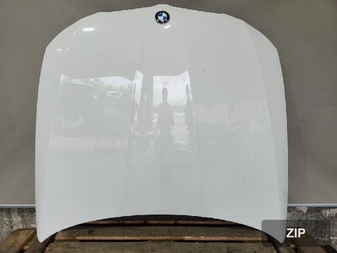 BMW 3 Series 2011 — капот