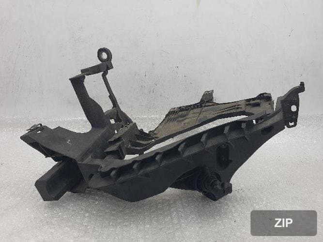 Audi A4 2013 — кронштейн фары левый 8K0 805 607 B