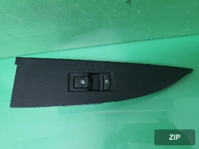 KG Mobility Korando 2012 — кнопка стеклоподъемника 1