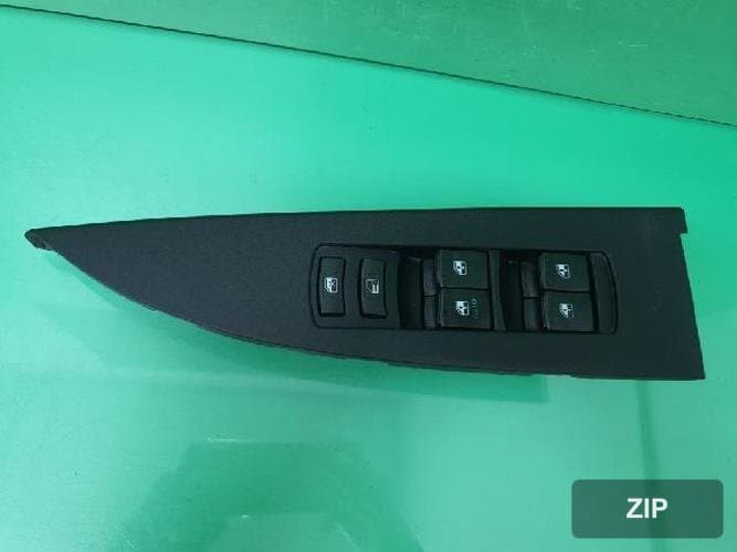 KG Mobility Korando 2012 — кнопка стеклоподъемника 1