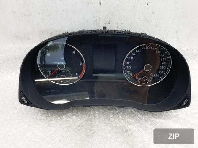Volkswagen Passat 2013 — приборная панель 561 920 870 C 2