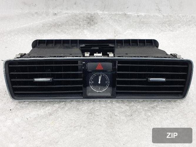 Volkswagen Passat 2013 — центральный дефлектор обдува 561 819 728 729