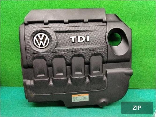 Volkswagen Jetta 2015 — крышка двигателя 04L103925Q