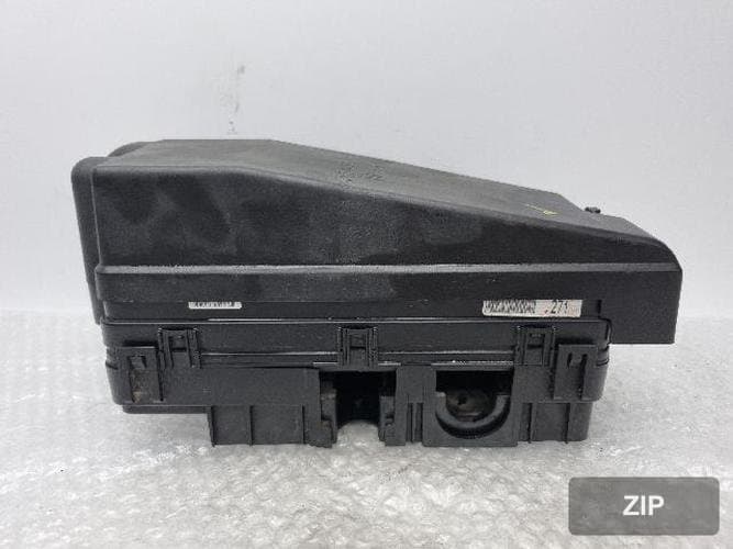 Kia Carnival 2014 — блок предохранителей (подкапотный) 91950 4D272 2