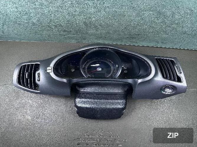 Kia Sportage 2012 — панель приборов 1