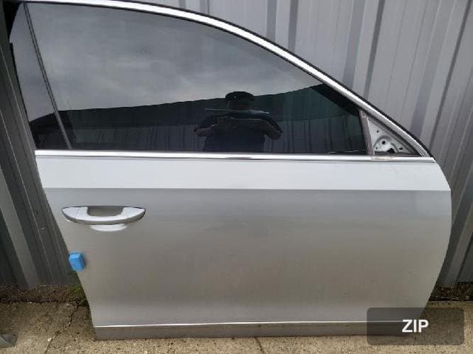 Volkswagen Passat 2014 — передняя дверь правая