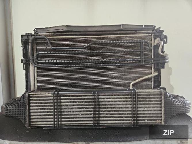 Mercedes-Benz E-класс W212 2013 — радиатор