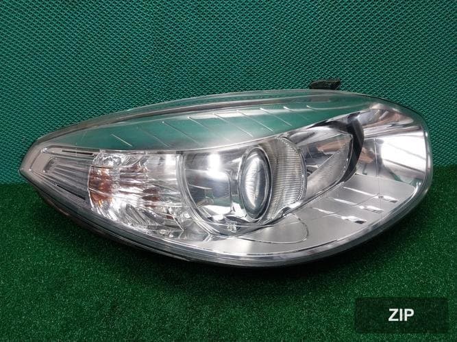 Renault SM3 2015 — фара правая 260109343R
