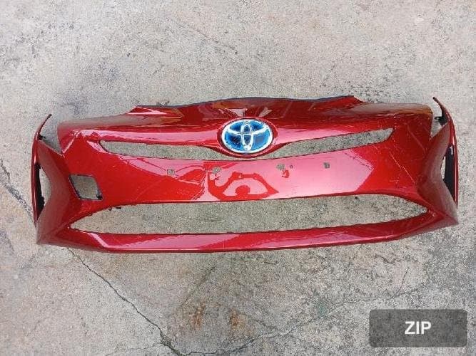 Toyota Prius 2017 — передний бампер