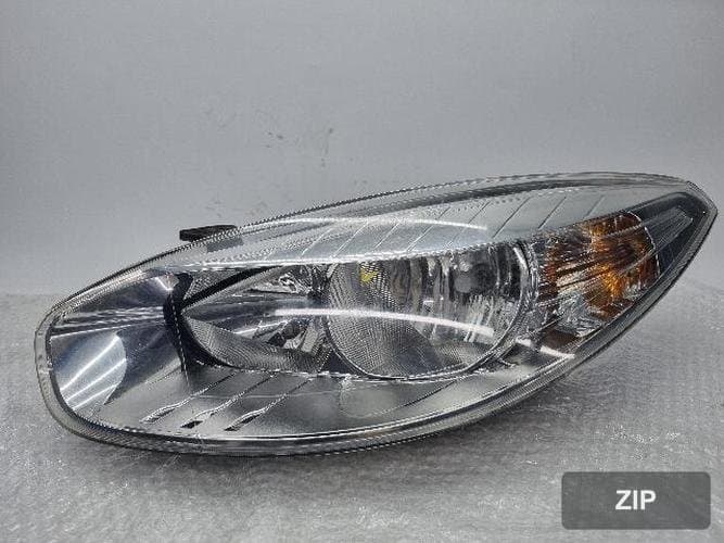 Renault SM3 2011 — фара левая 260600047R
