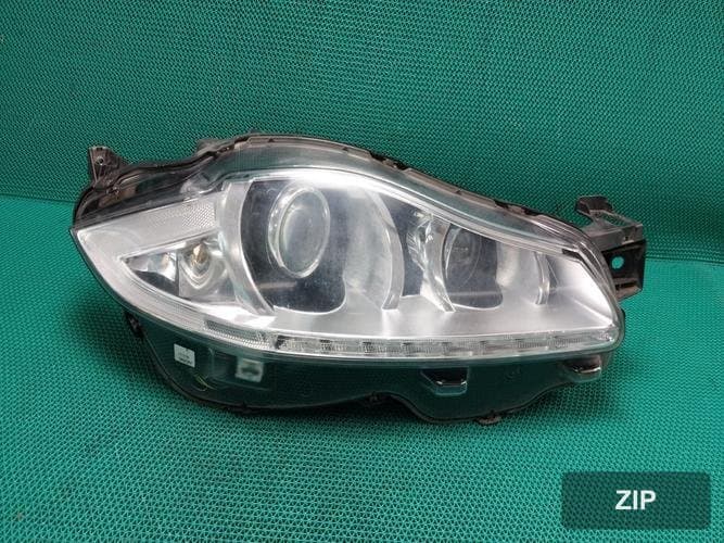 Jaguar XJ 2014 — фара правая HID AW9313W029AE