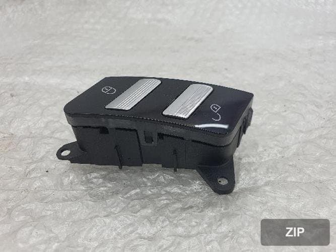 Mercedes-Benz S-Class 2011 — кнопка/выключатель дверной блокировки A2218213051