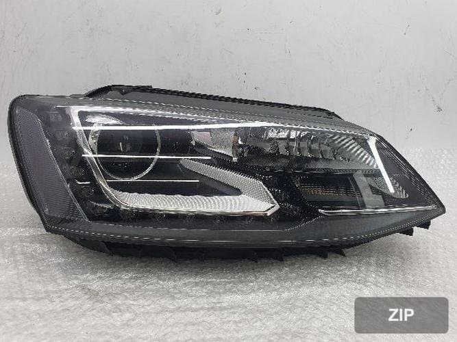 Volkswagen Jetta 2015 — фара правая в сборе 5C7 941 752 E