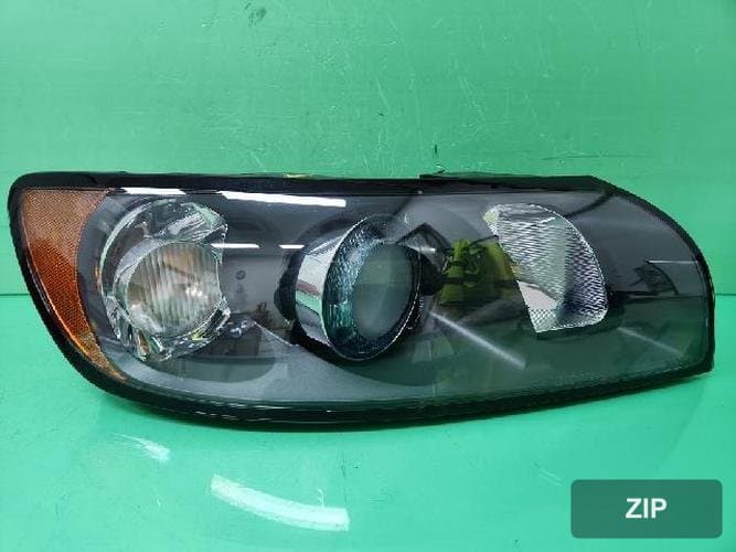 Volvo S40 2006 — фара правая 30698878