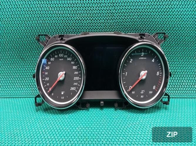Mercedes-Benz E-Class 2017 — панель приборов A2139000410