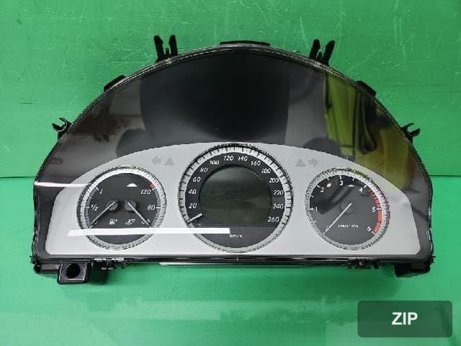 Mercedes-Benz GLK 2011 — приборная панель A2049003205