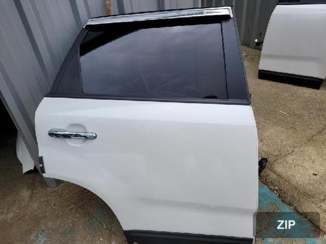 Kia Sorento 2011 — дверь задняя правая