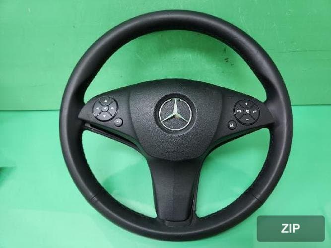 Mercedes-Benz GLK-Class 2011 — руль 1