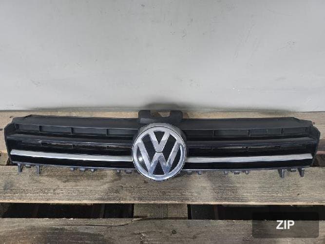 Volkswagen Golf 2015 — решётка радиатора 5G0853653