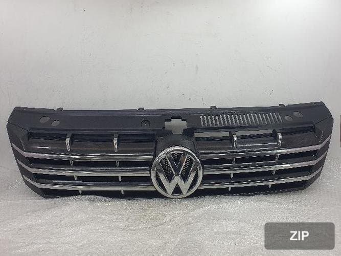Volkswagen Passat 2015 — решётка радиатора 561 853 651 B