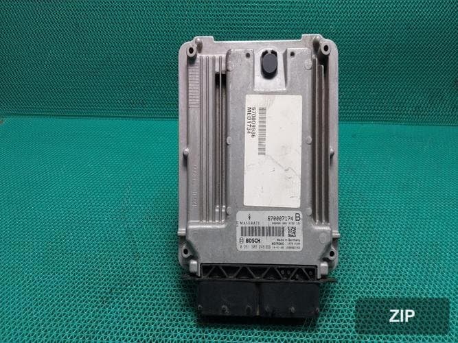 Maserati Ghibli 2014 — блок управления двигателем ECU 670007174B