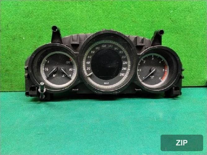 Mercedes-Benz C-Class 2014 — приборная панель A2049005413
