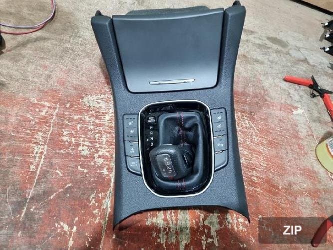 Hyundai i30 2019 — консоль (коробка)