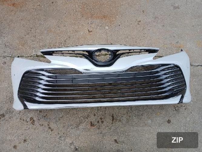 Toyota Camry 2020 — передний бампер